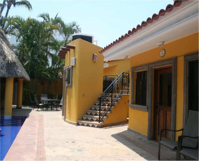 Hacienda Patrizia Pool Bathroom
